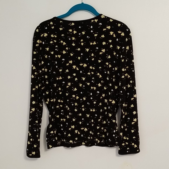 Nine West Black and Cream Print Top in Size Medium - Picture 9 of 9